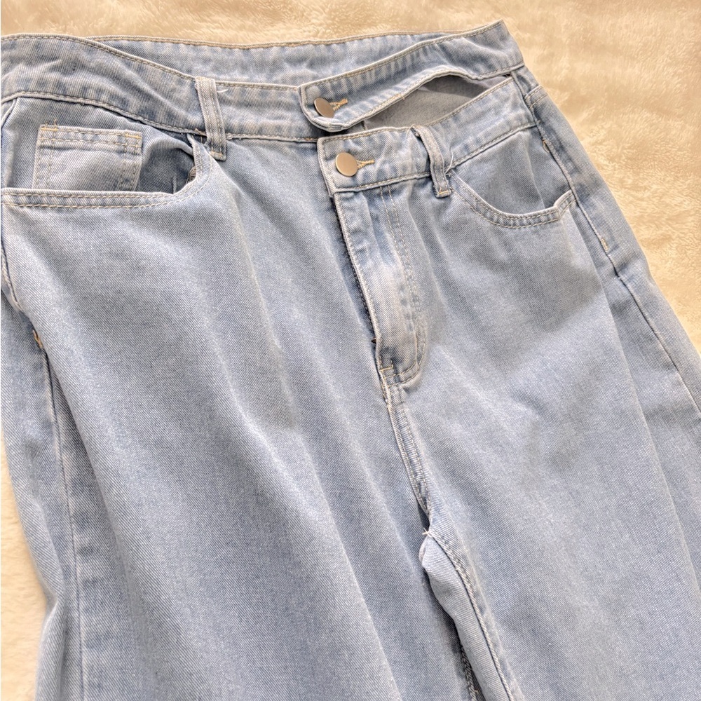 EUC- High Waist Women's wide leg Jeans with double button wore once very cute! - Picture 8 of 14